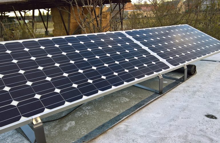 Eine kleine Photovoltaikanlage auf dem Balkon zu installieren